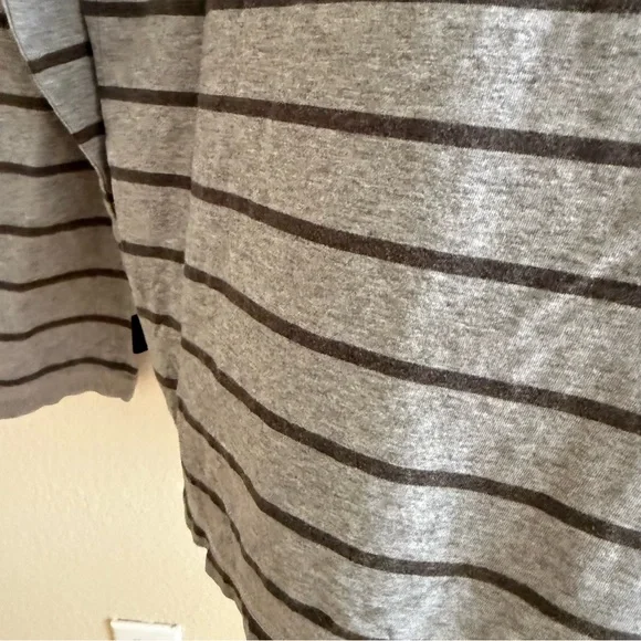 Patagonia Men’s Light Gray and Dark Gray Striped Short Sleeve Henley Size L - Picture 7 of 9